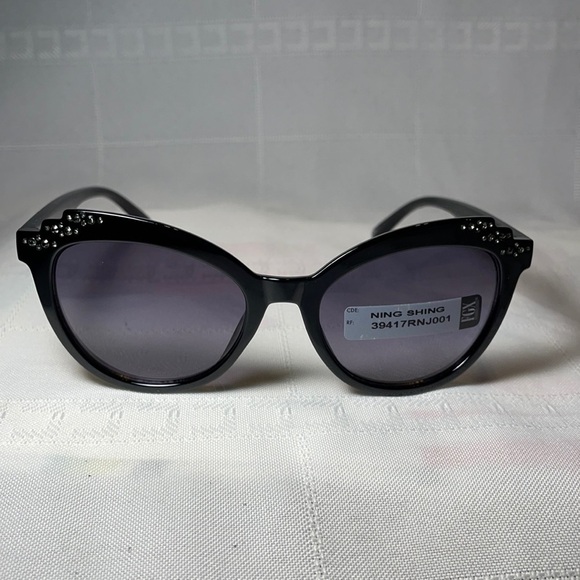 *5 for $25* NWOT FGX International Black Fashion Sunglasses Cat Eye - Picture 2 of 4